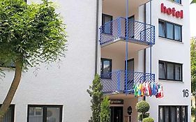 Hotel Astoria Am Urachplatz